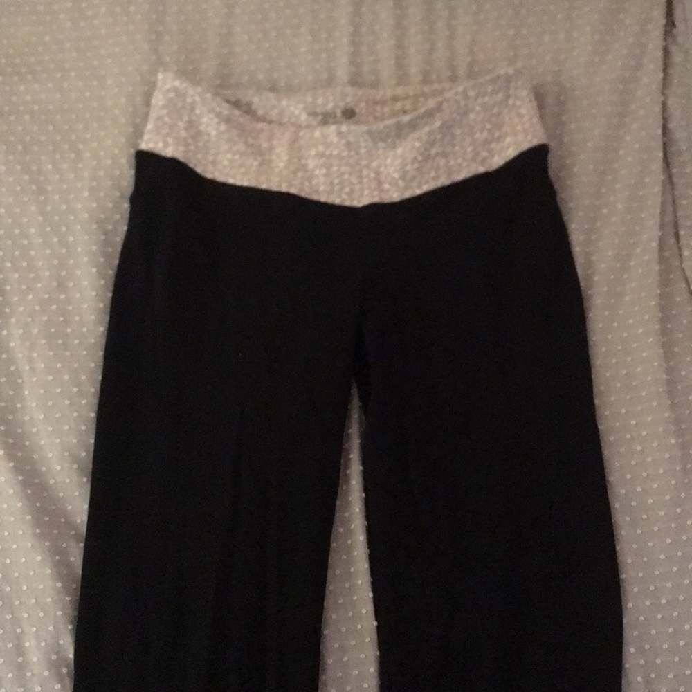 Black yoga pants